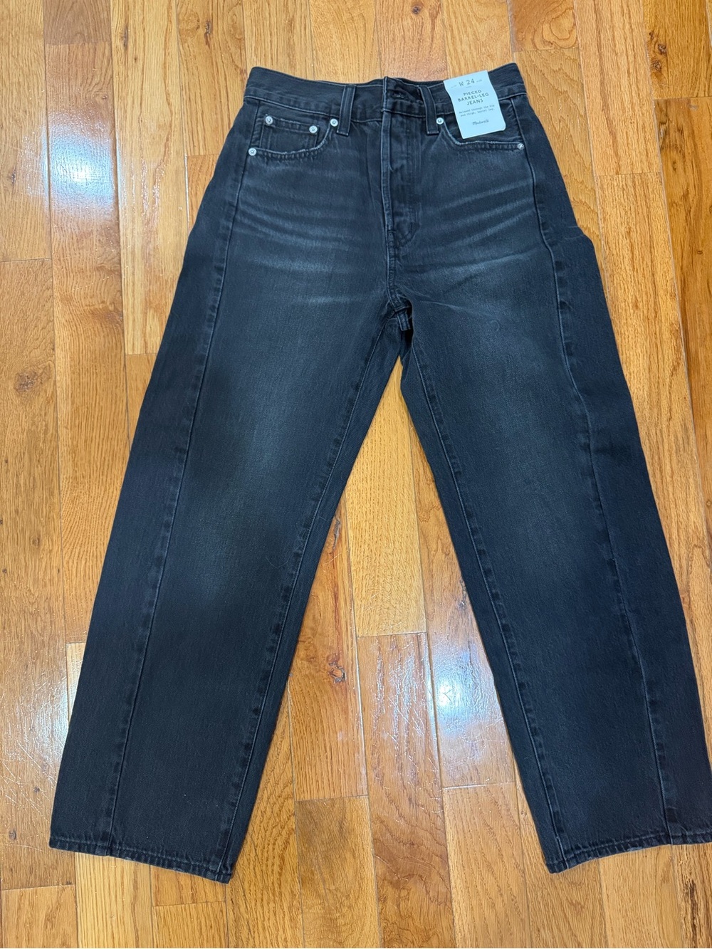 New with Tags Madewell Women’s pieced Barrel-Leg jeans
